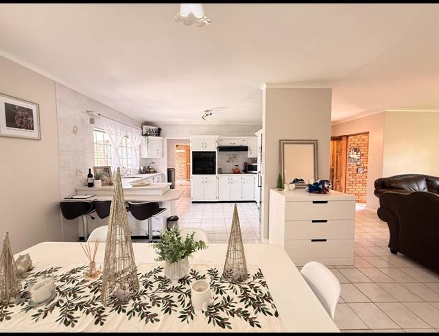 3 BEDROOM TOWNHOUSE FOR SALE IN AVIARY HILL